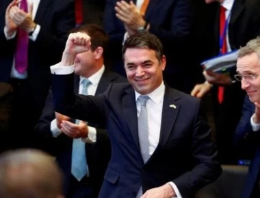 Νέα πρόκληση από Nτιμιτρόφ: «Δεν έχει καμία σημασία ποιο είναι το παλαιότερο έθνος»